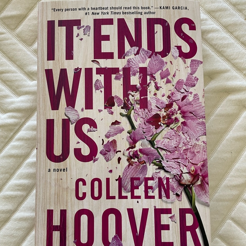 “It Ends With Us” - Colleen Hoover Paperback